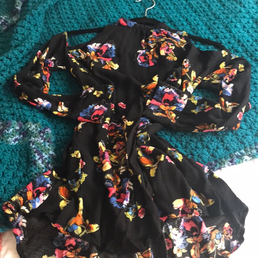 Free People Shoulder cutout Floral flirty Tunic